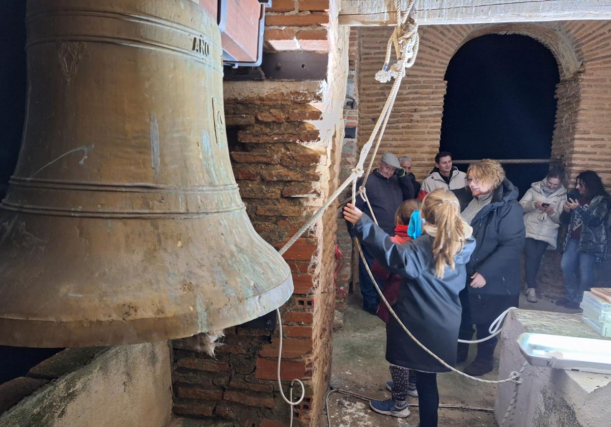 Santa Eufemia toca las campanas para ahuyentar los diablos tormenteros