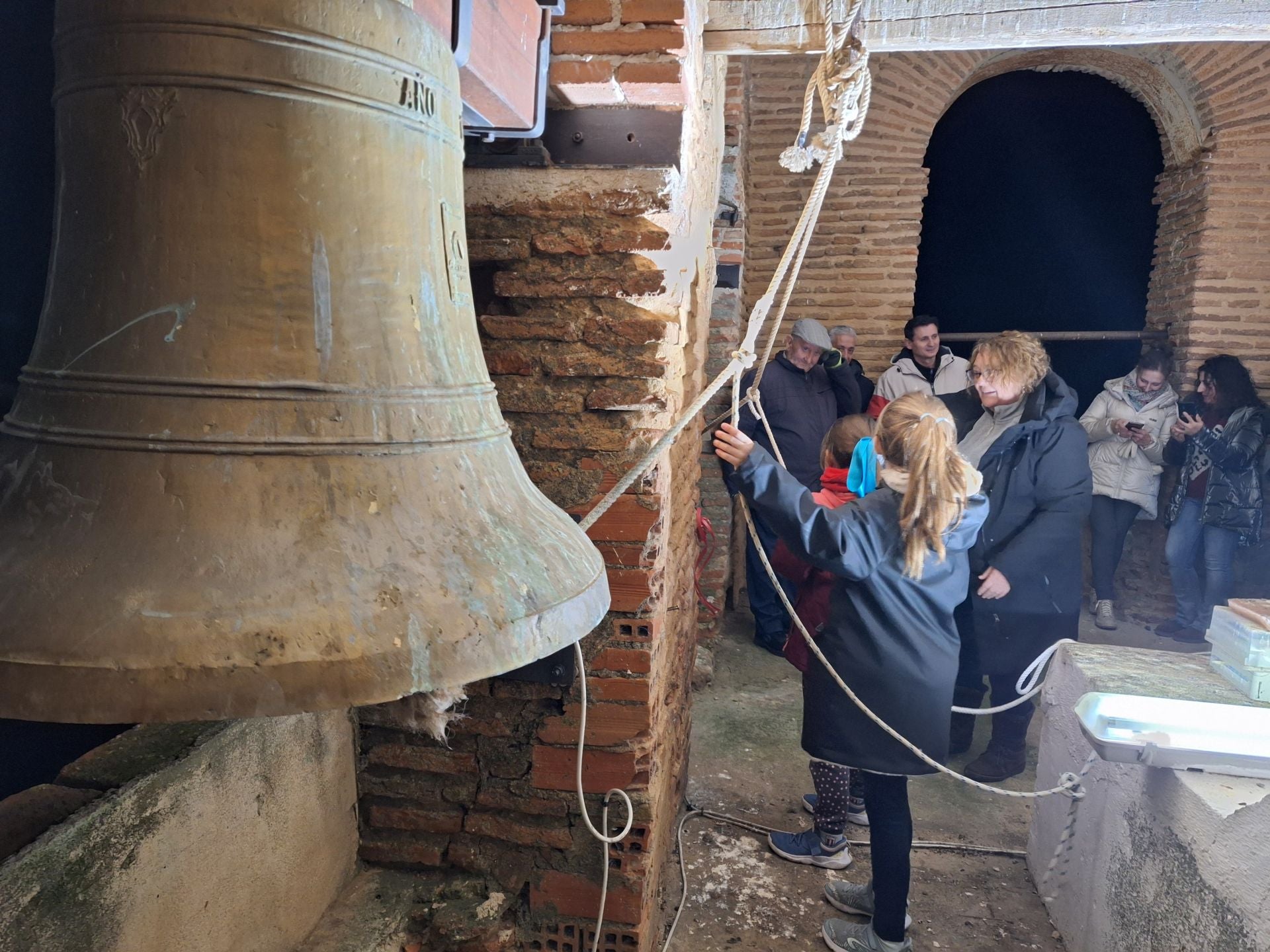 Santa Eufemia toca las campanas para ahuyentar los diablos tormenteros