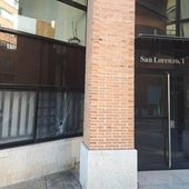 Identificado tras romper a golpes dos cristales de la parroquia de San Lorenzo