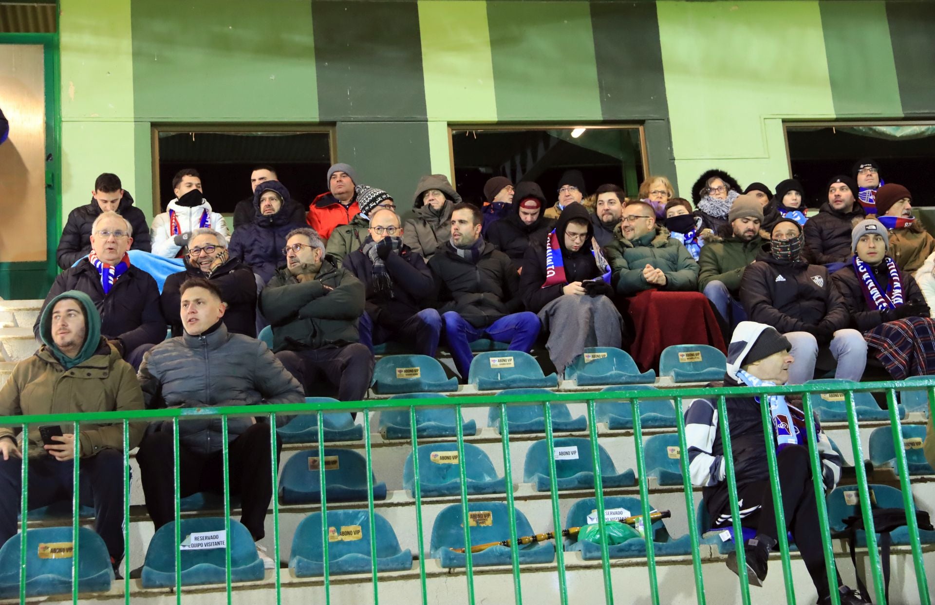 Búscate en las gradas de La Albuera durante el Segoviana vs Tarazona