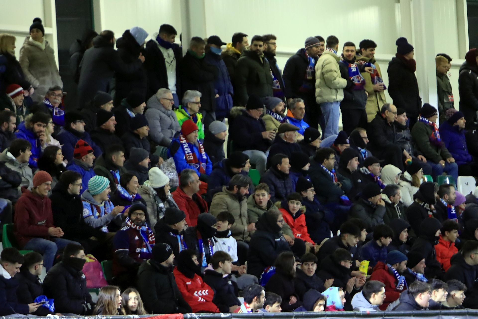 Búscate en las gradas de La Albuera durante el Segoviana vs Tarazona