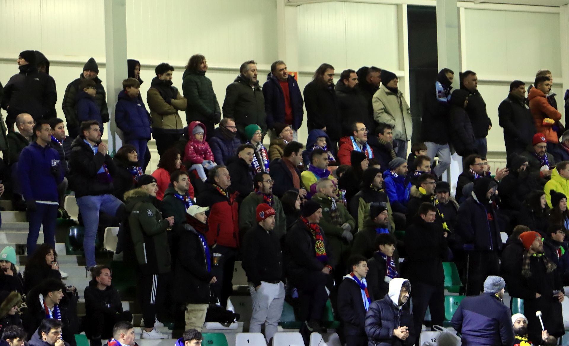 Búscate en las gradas de La Albuera durante el Segoviana vs Tarazona