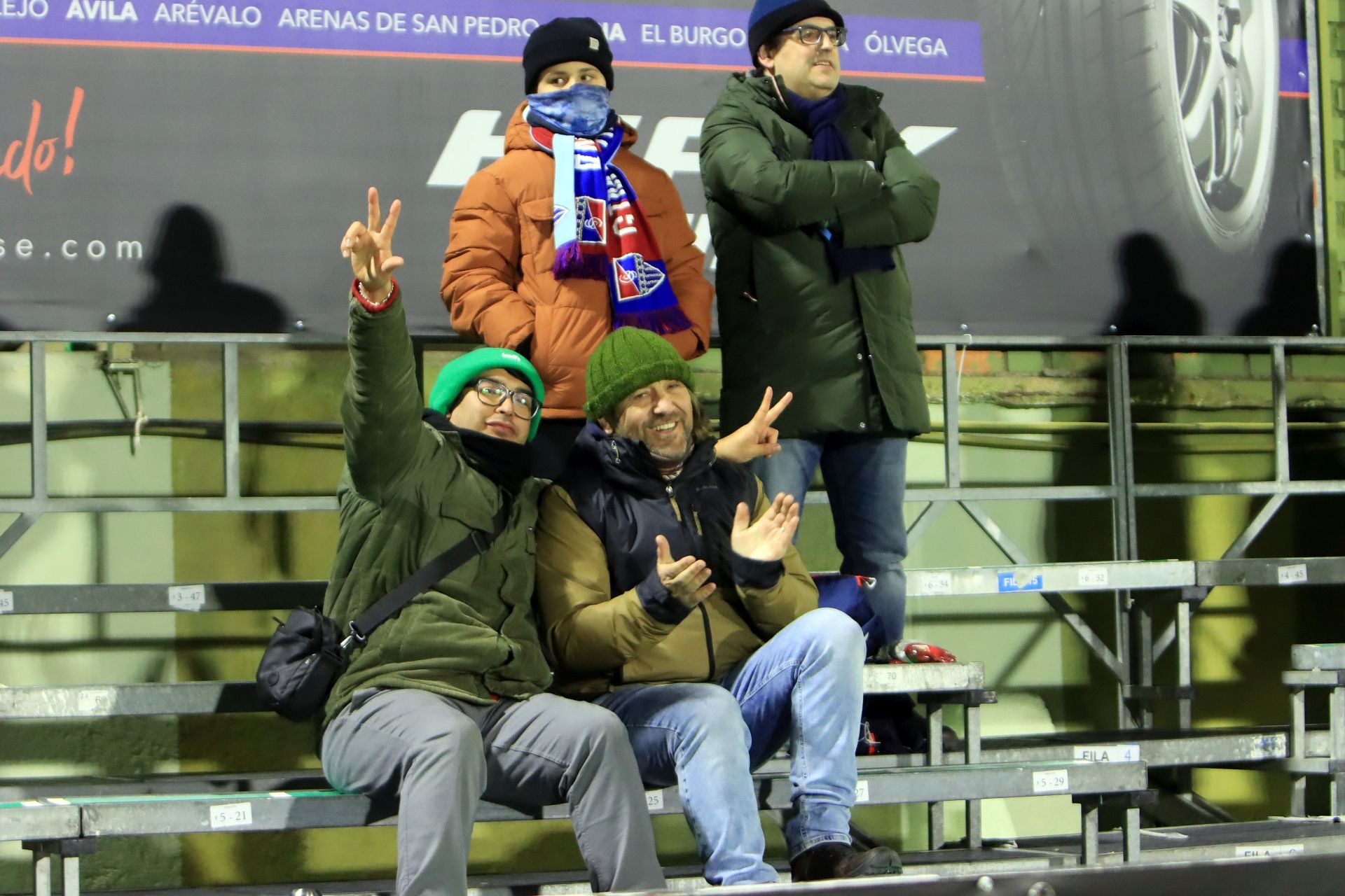 Búscate en las gradas de La Albuera durante el Segoviana vs Tarazona