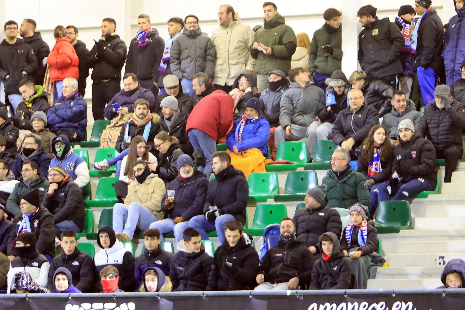 Búscate en las gradas de La Albuera durante el Segoviana vs Tarazona