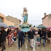 La lluvia no impide en Tordehumos que la Virgen de las Candelas salga en procesión