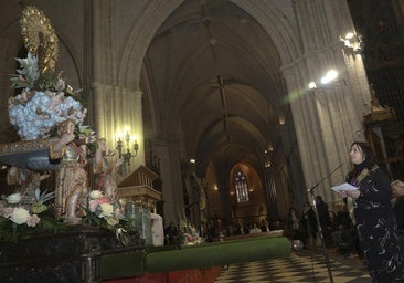 La alcaldesa pide a la patrona «que nos ayudes a los políticos en la tarea de entendernos por el bien común»