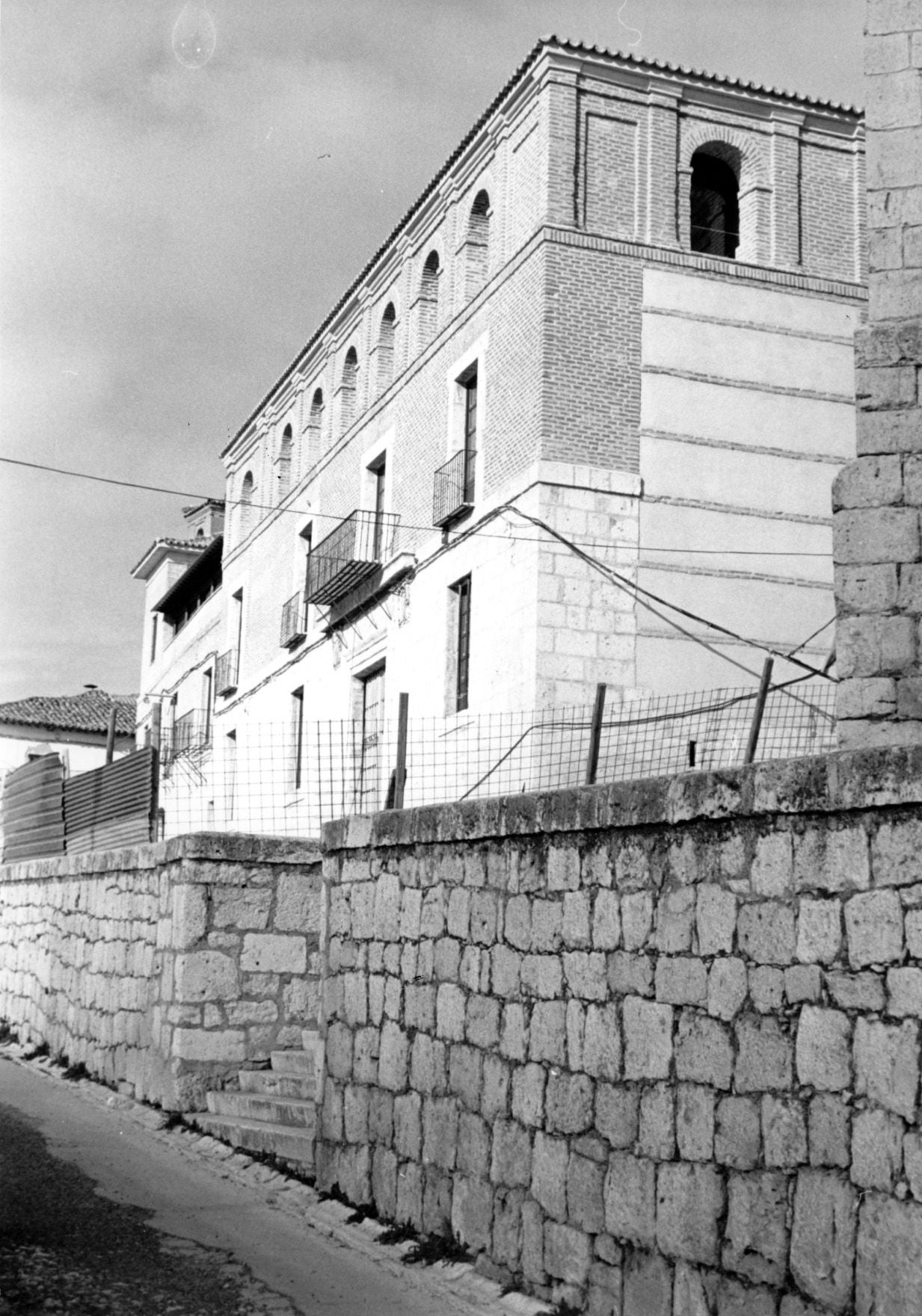 Las Casas del Tratado de Tordesillas. 1 de enero de 1990.