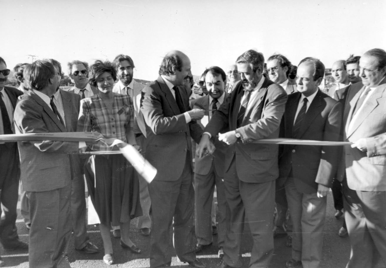 El ministro del MOPU Javier Sáez Cosculluela inaugura al autovía entre Valladolid y Tordesillas. 27 de julio de 1989.