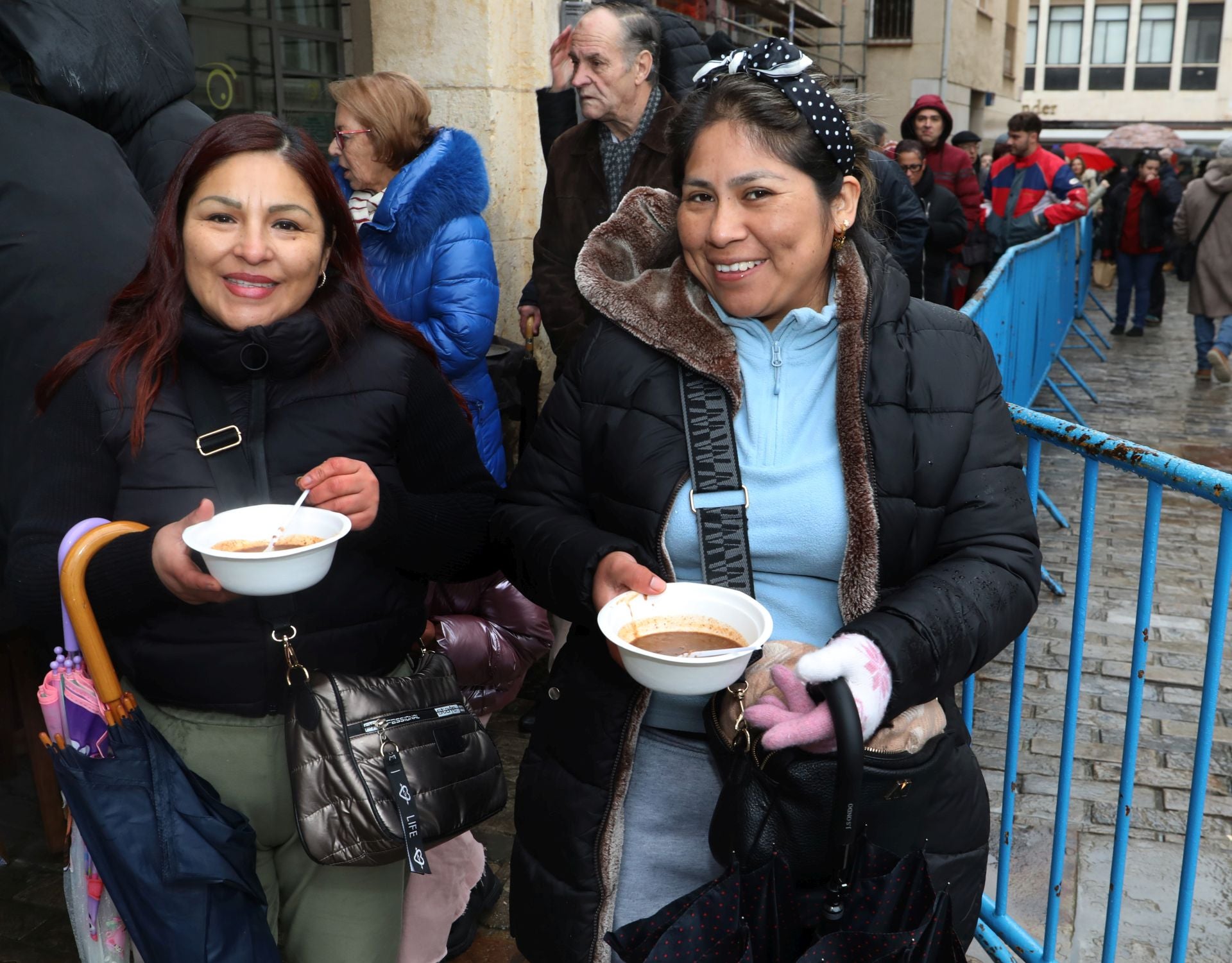 Una clase de labores del despiece del cerdo en la Plaza Mayor