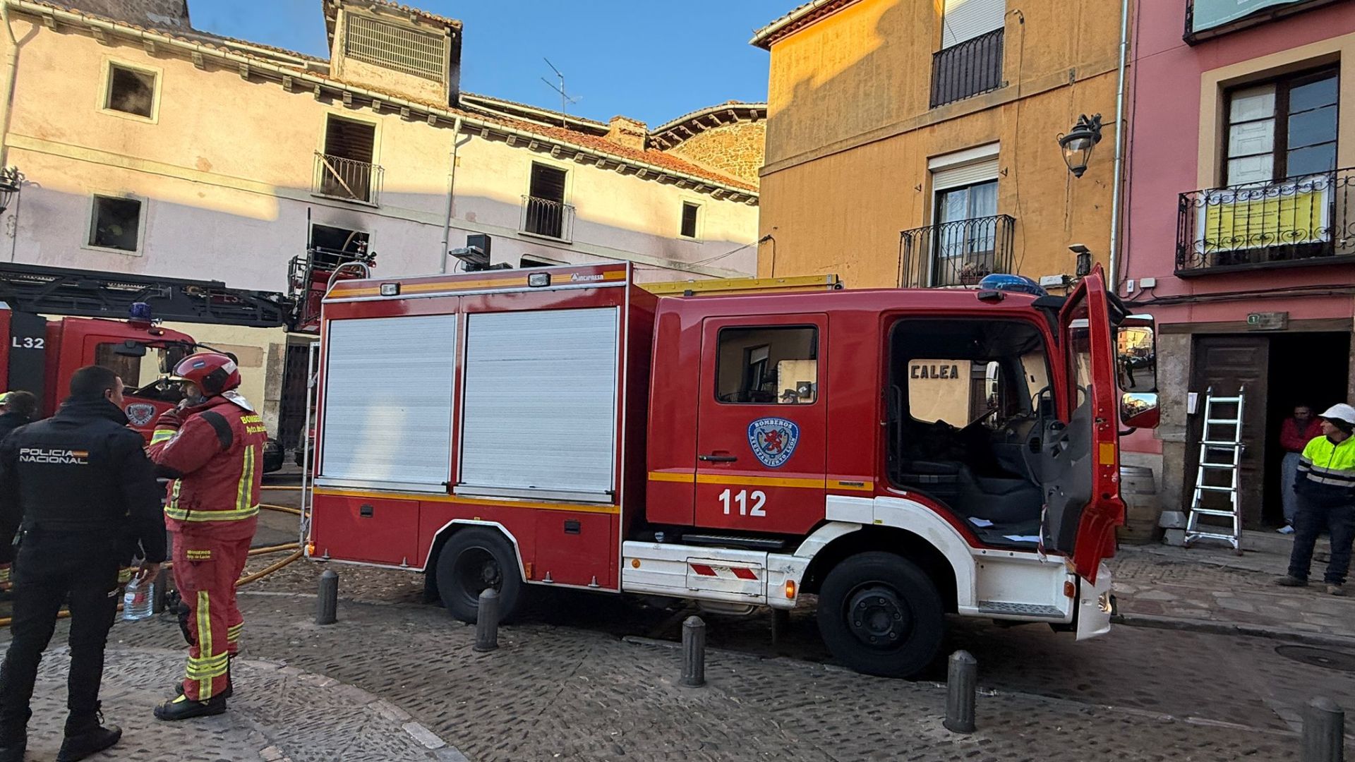 El incendio de la casa okupa de León en imágenes