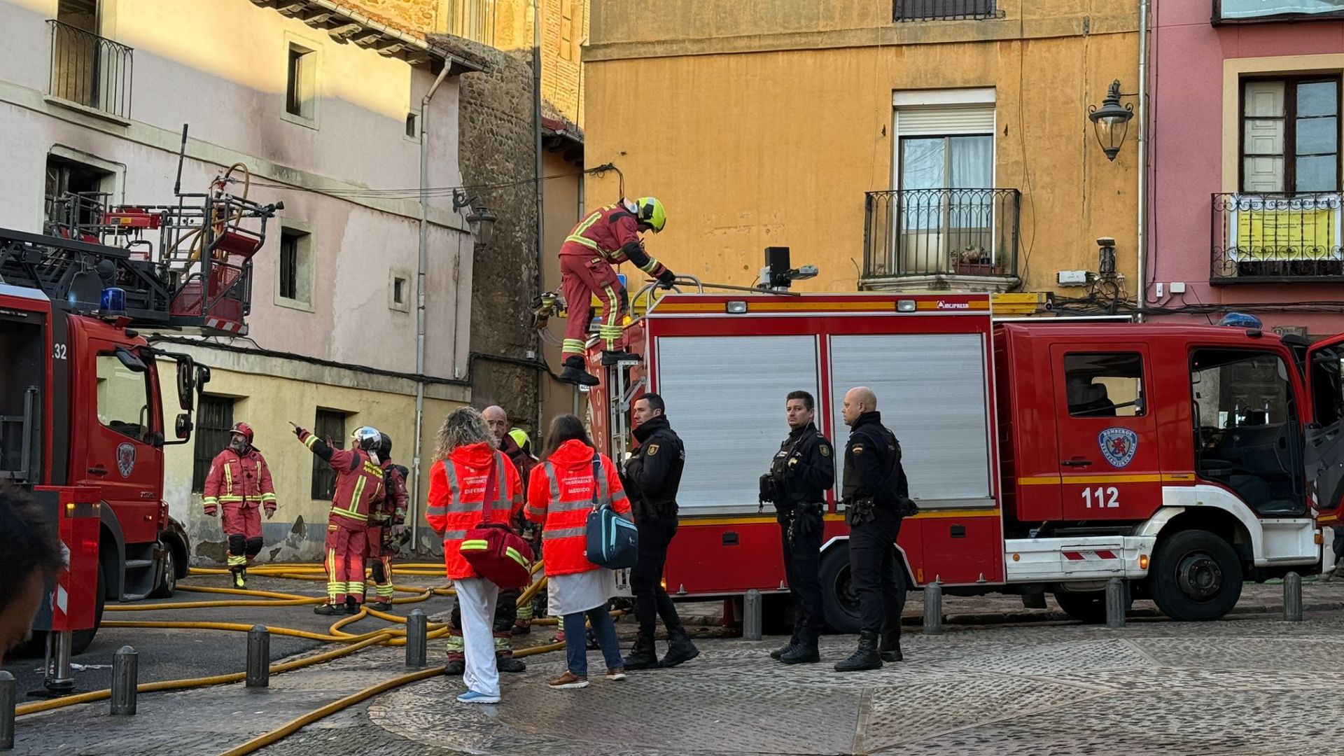 El incendio de la casa okupa de León en imágenes