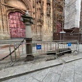 Derriban una nueva columna del atrio de la Catedral de Salamanca