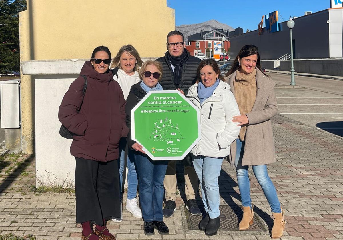 Inauguración del espacio libre de humo en Guardo.