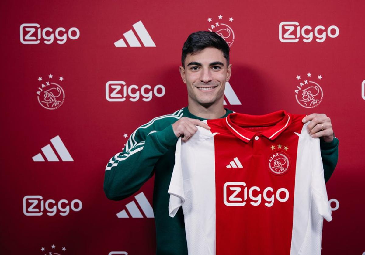 Lucas Rosa, este martes, tras la confirmación oficial de su fichaje por el Ajax.