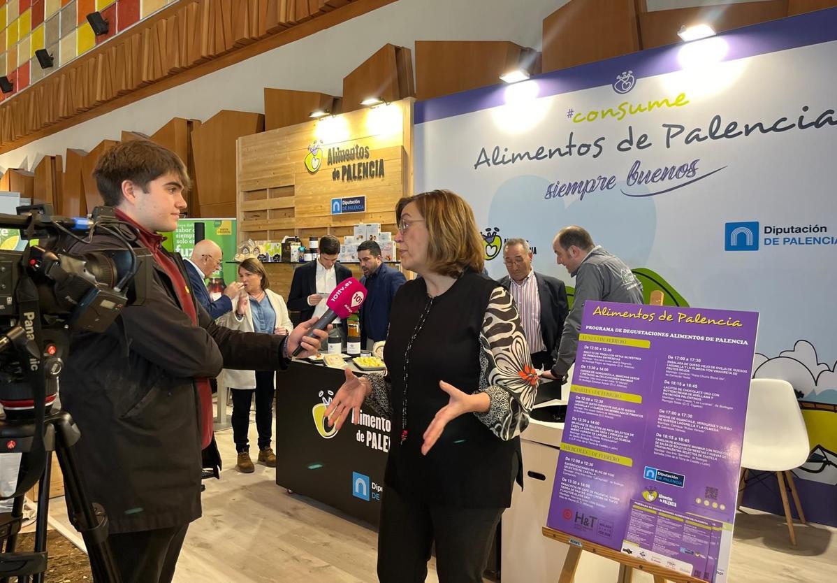 La presidenta de la Diputación presenta los Alimentos de Palencia en el salón de Málaga.