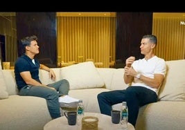 Edu Aguirre con Cristiano Ronaldo durante la entrevista.