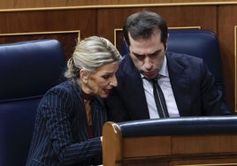 Yolanda Díaz y Carlos Cuerpo, durante una sesión en el Congreso.