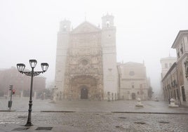 Niebla en la plaza de San Pablo de Valladolid.