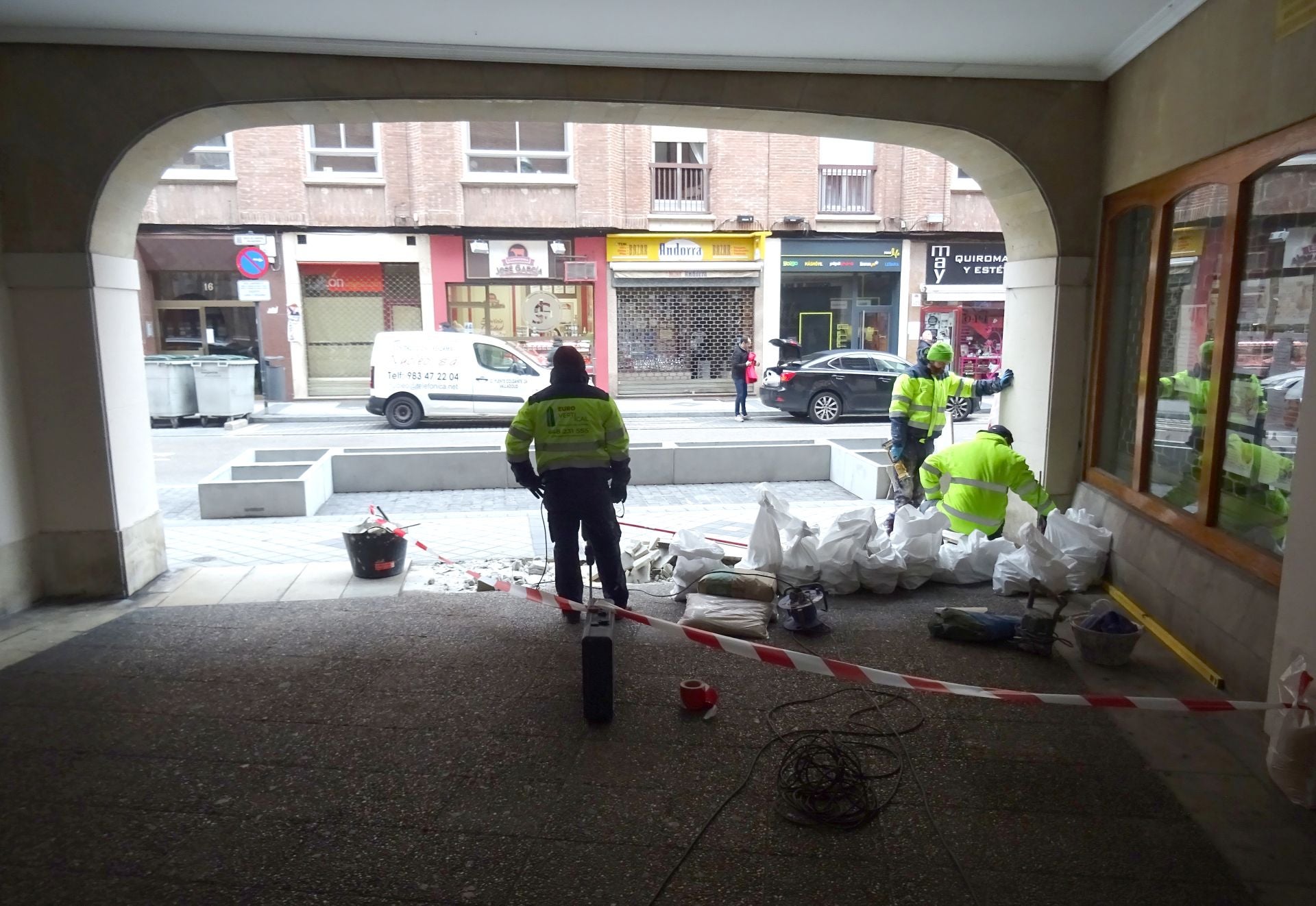 Las imágenes del nuevo mobiliario de la calle Torrecilla