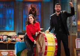 Aitana Sánchez Gijón con David Broncano en 'La Revuelta'.