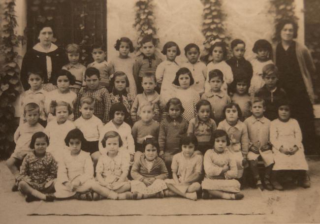 Niños de la escuela que puso en marcha Alice B. Gould en Simancas.