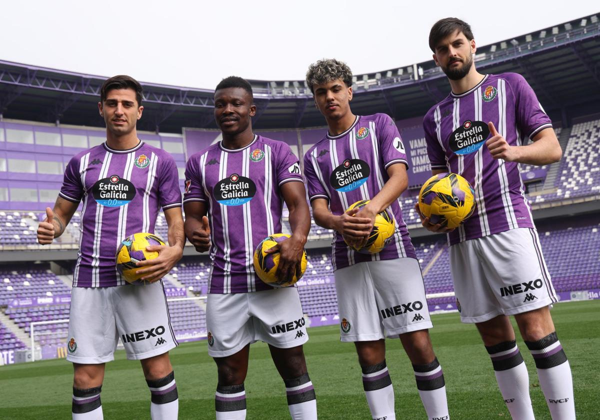 Candela, Aidoo, Aznou y Grillitsch posan sobre el césped de Zorrilla.