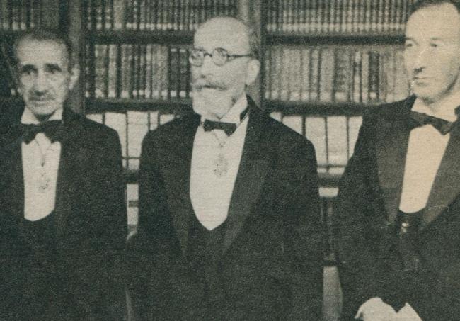 Narciso Alonso Cortés con Ramón Menéndez Pidal, director de la Real Academia, y Gerardo Diego.