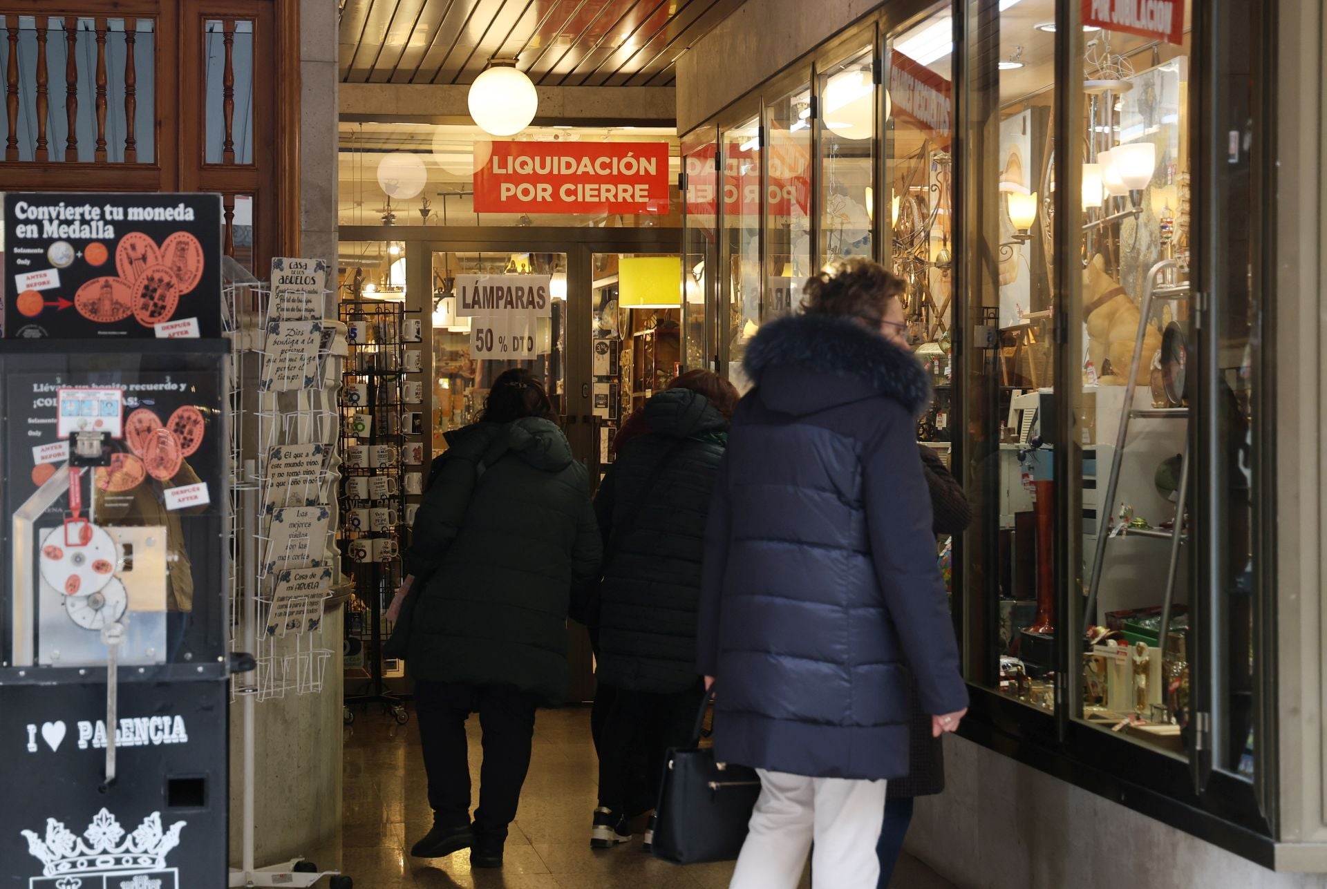 Un nuevo cierre acentúa el declive de la Calle Mayor de Palencia