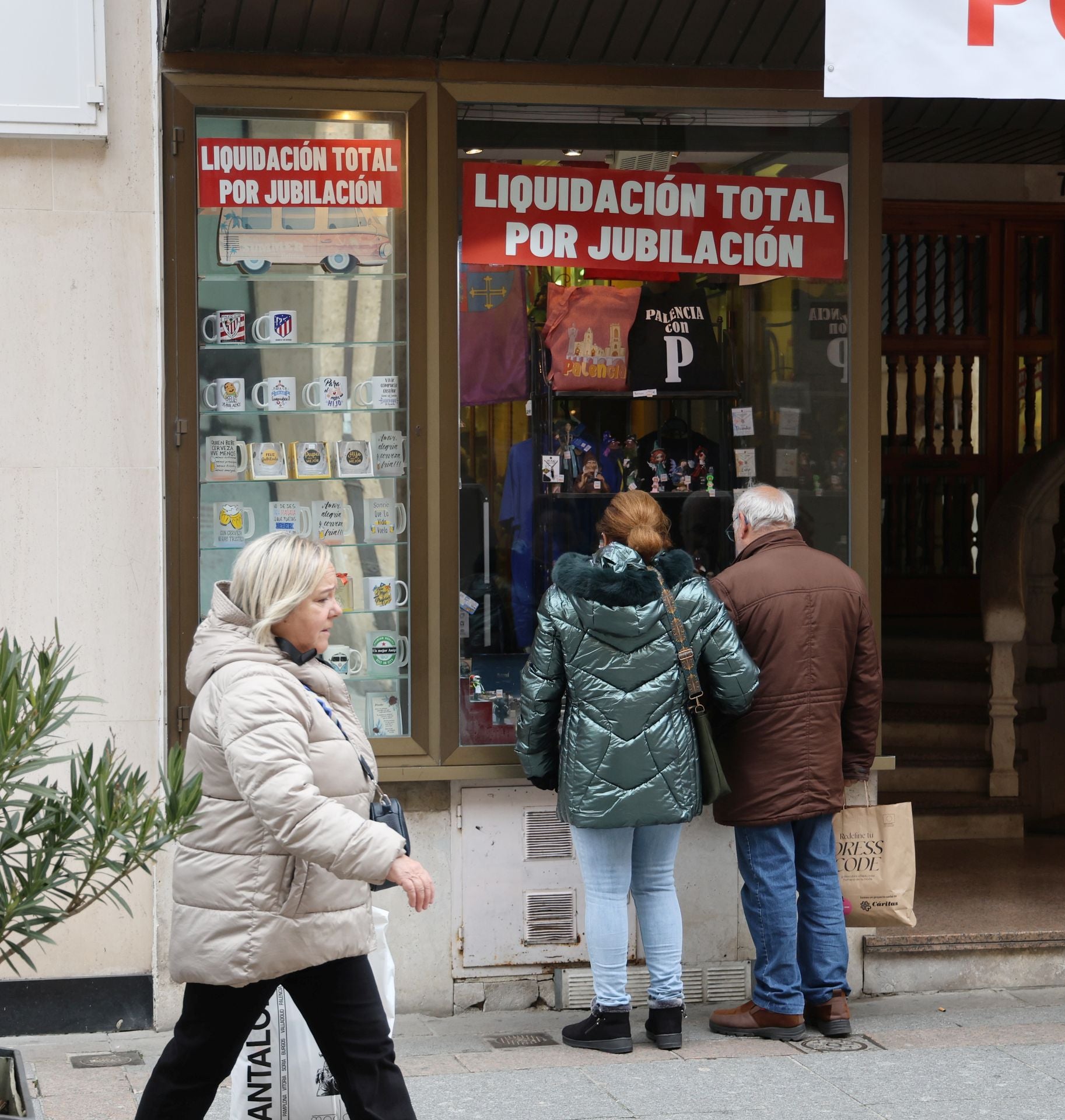 Un nuevo cierre acentúa el declive de la Calle Mayor de Palencia