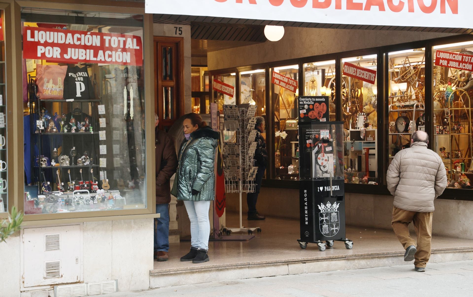 Un nuevo cierre acentúa el declive de la Calle Mayor de Palencia