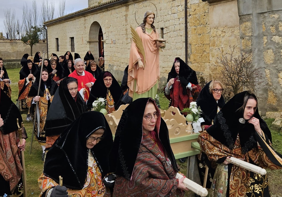 La procesión salió de la iglesia para recorrer distintas calles del pueblo