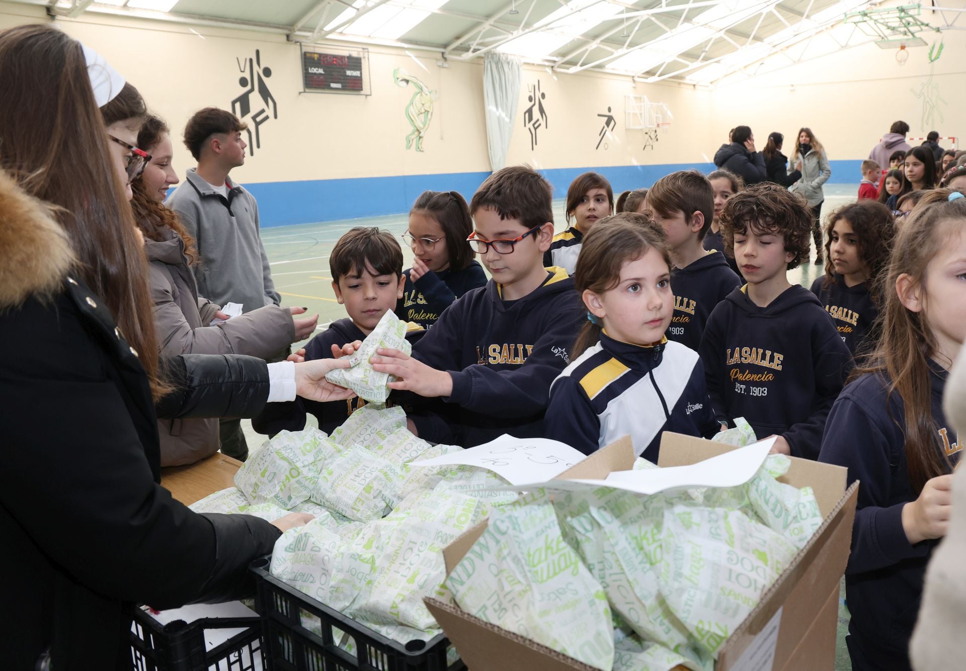 El bocata solidario de Manos Unidas en los colegios de Palencia