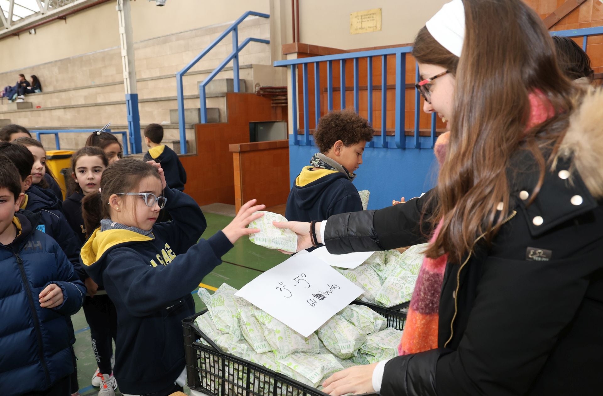 El bocata solidario de Manos Unidas en los colegios de Palencia