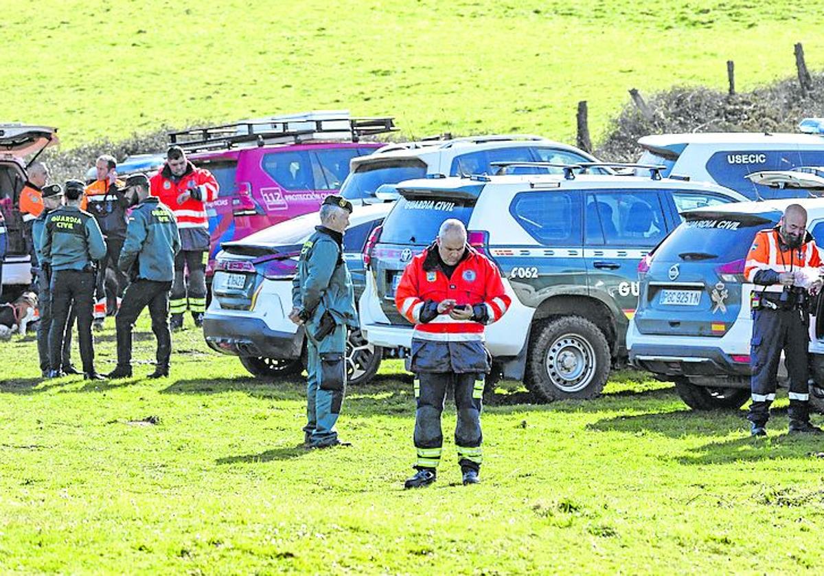 Efectivos de la Guardia Civil y Protección Civil en el Operativo de Mando, el jueves.