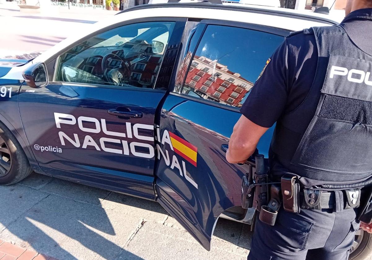 Una patrulla de la Policía Nacional en Valladolid.