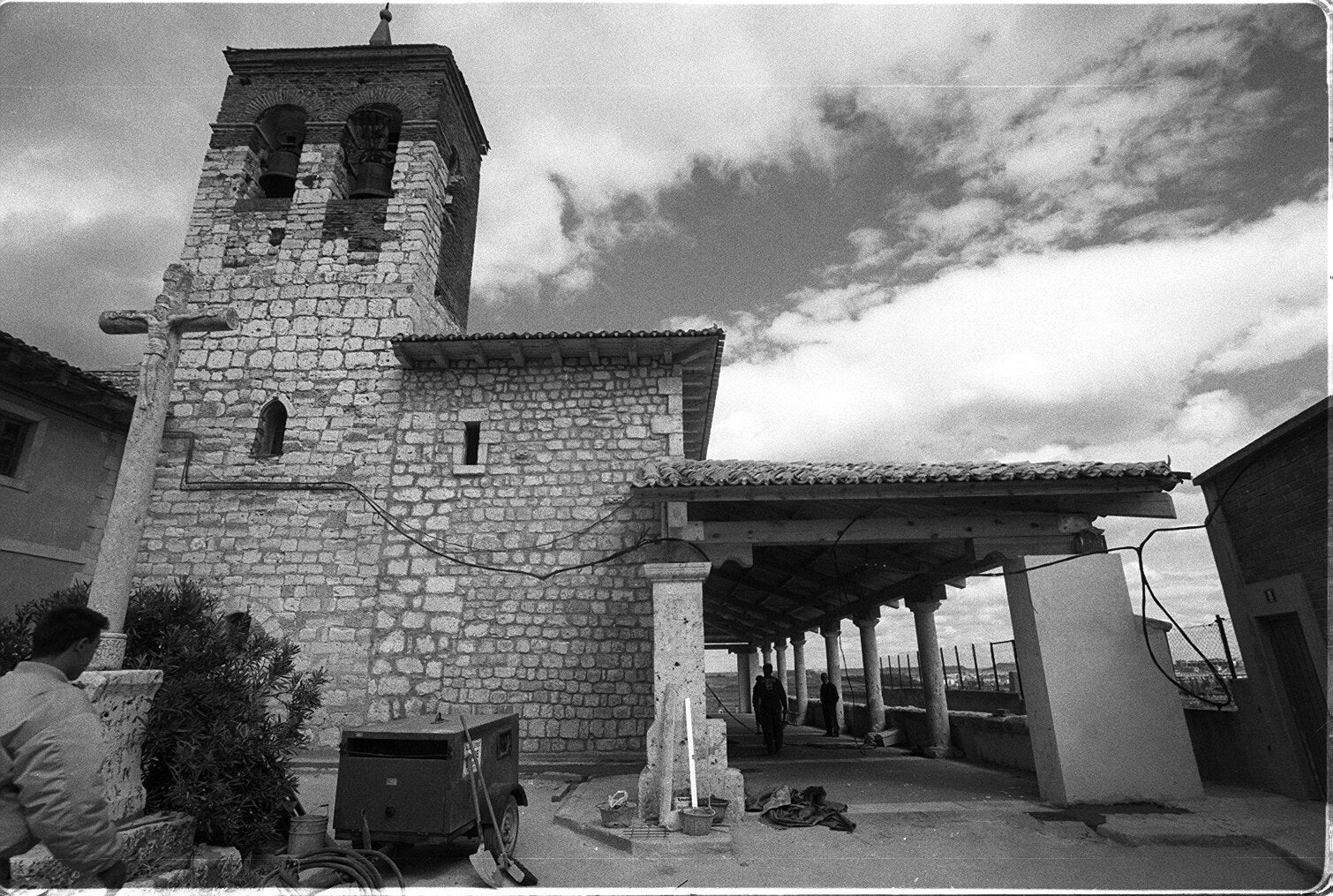 Obras en la iglesia de San Pedro Apóstol, Mayo de 1997.