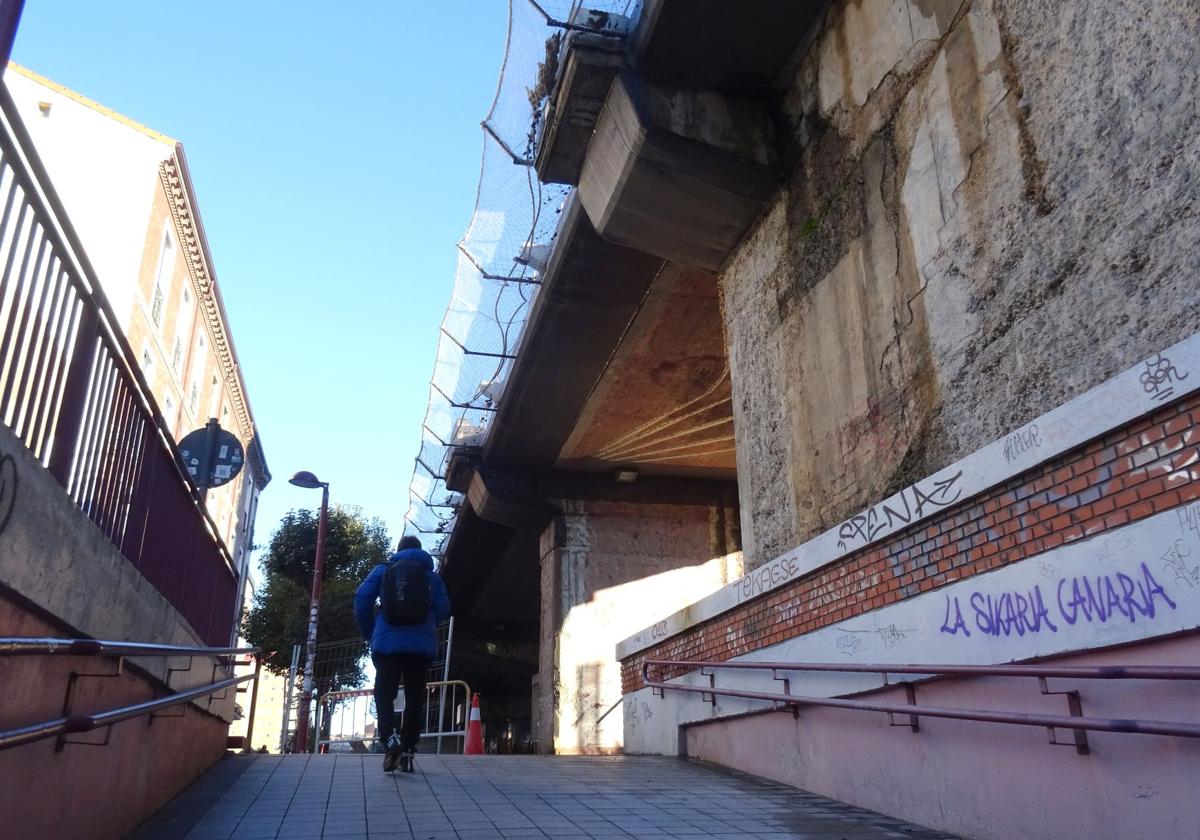 Salida del paso subterráneo de Arco de Ladrillo hacia Puente Colgante.