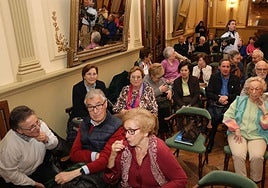 El público, el jueves en la presentación del libro en el Casino.