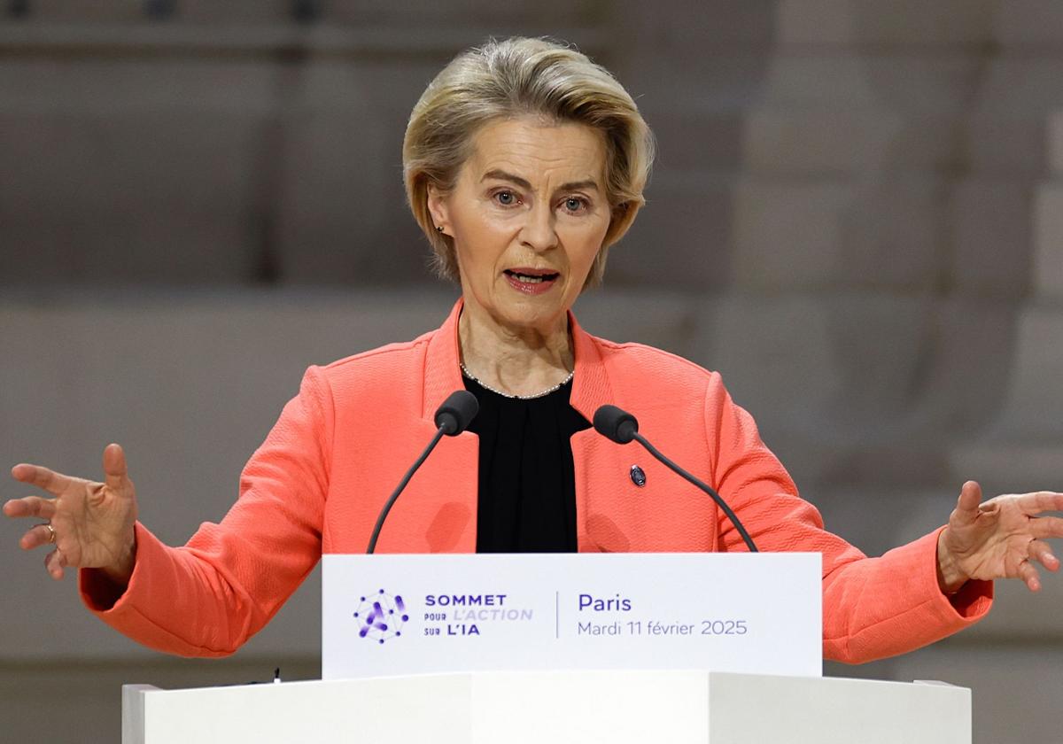 Ursula von der Leyen en la cumbre sobre la IA en París.