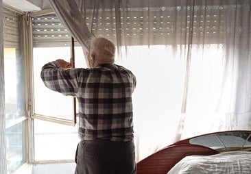 Un anciano sin calefacción sufre otro incendio en su vivienda al calentar un cojín