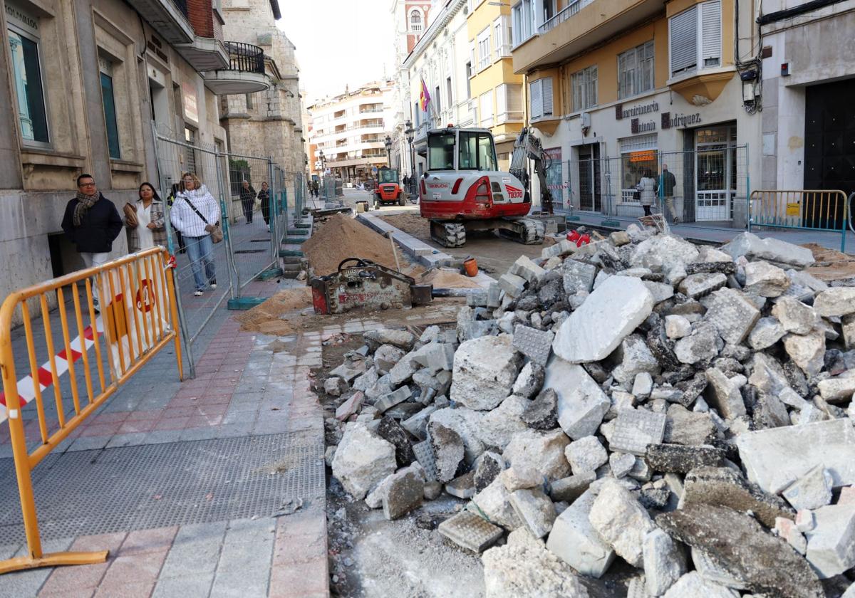 Obras de semipeatonalización de la calle Burgos.