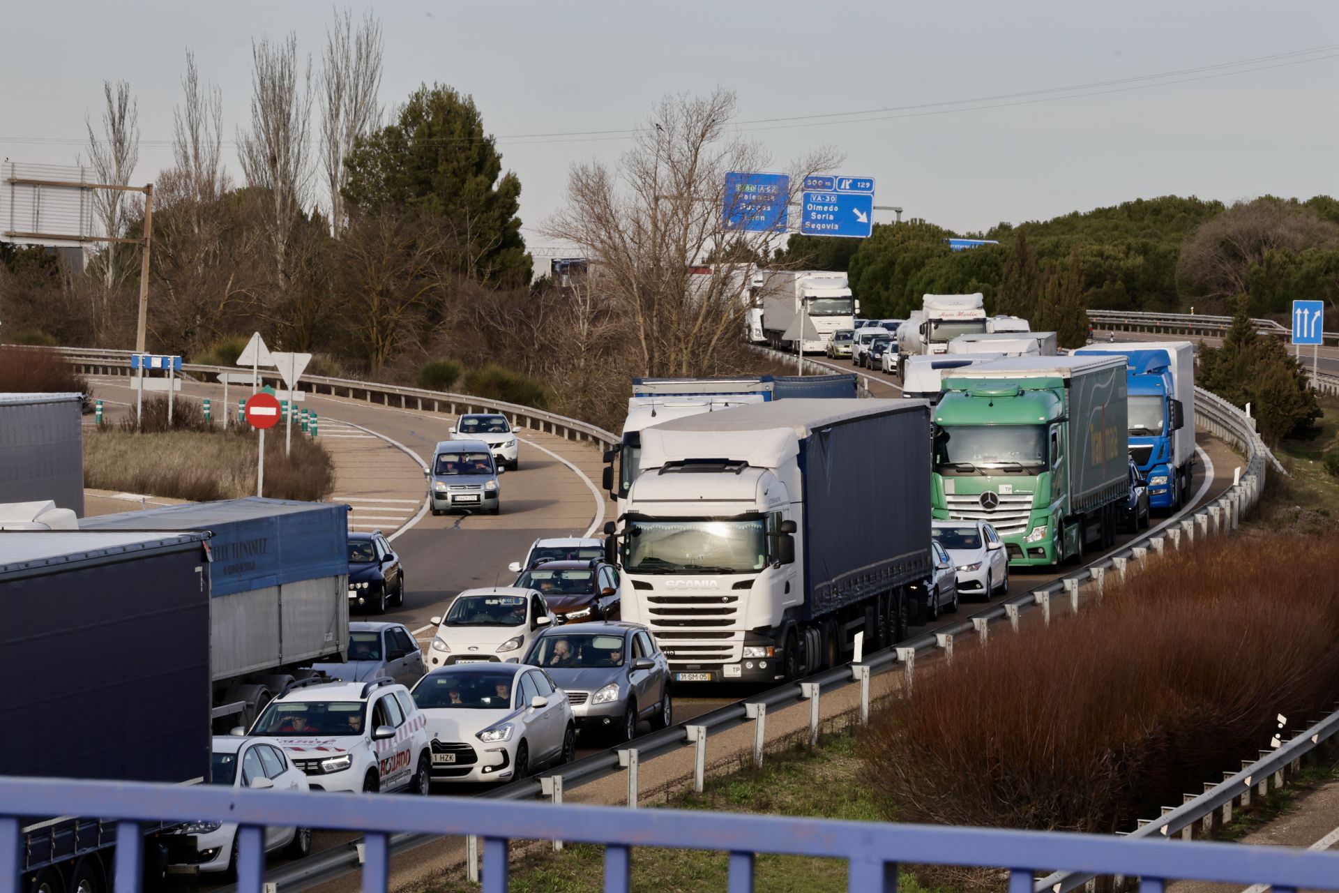 Las imágenes del accidente y las retenciones a la altura de Simancas