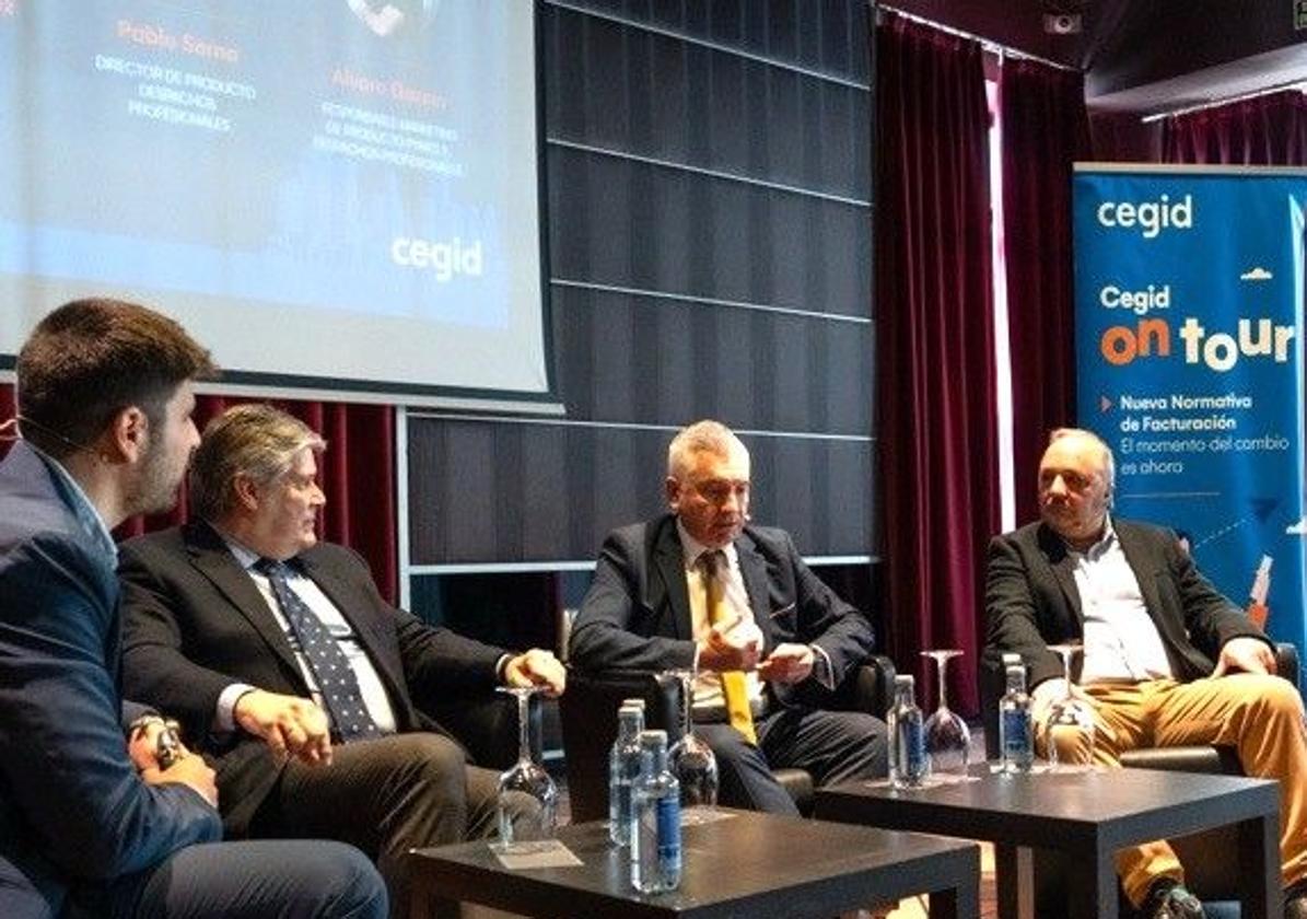 Mesa redonda con Bartolomé Borrego, Carlos Martínez Retuerto y Pablo Serna.