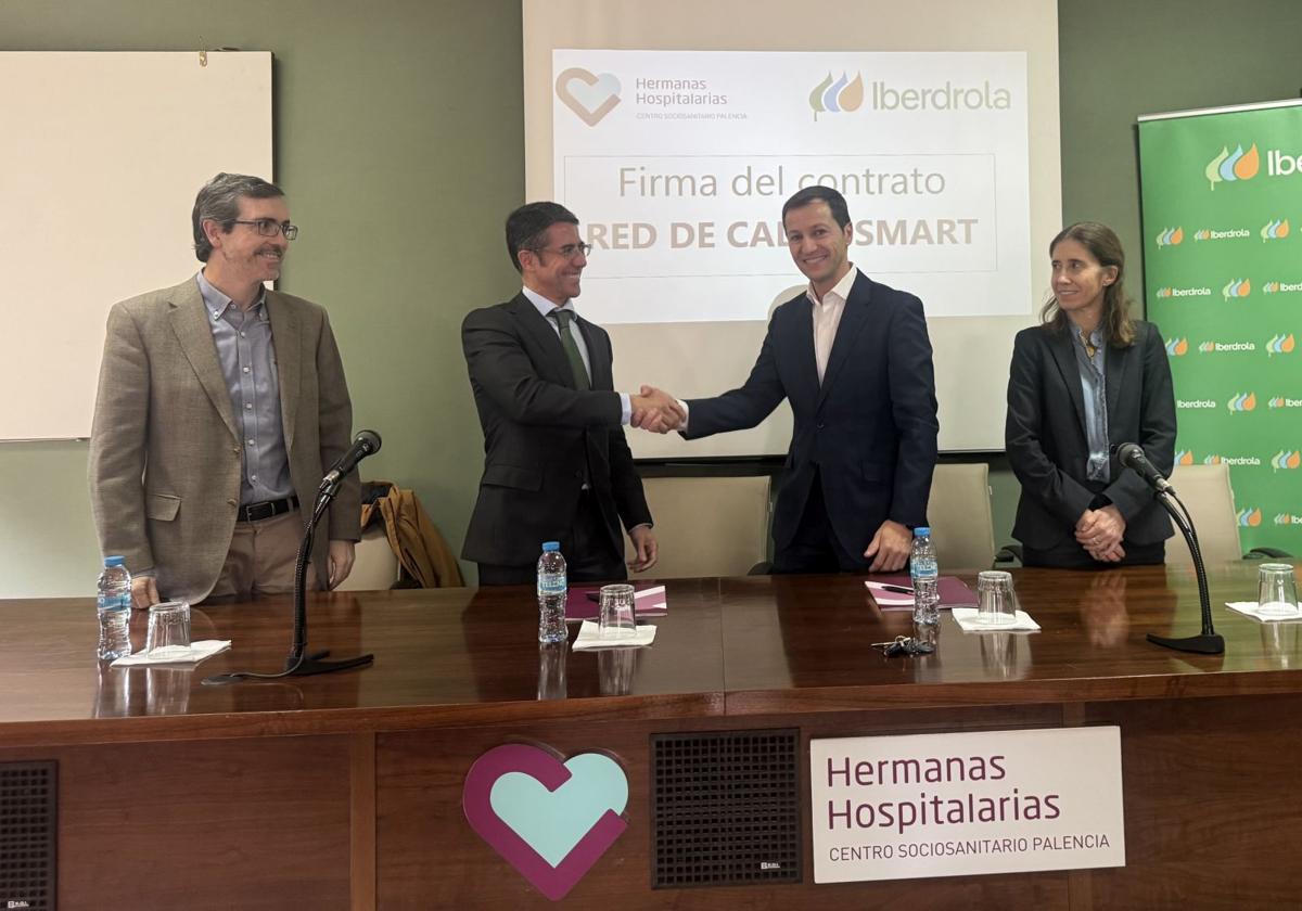 Firma del acuerdo entre Iberdrola y Hermanas Hospitalarias.