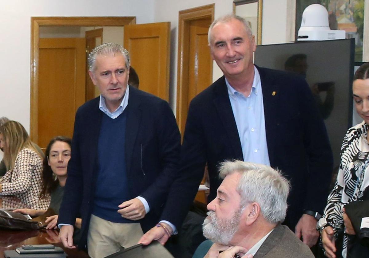 Andrés Ortega y José Mazarías, durante una reunión del Plan Territorial de Fomento.