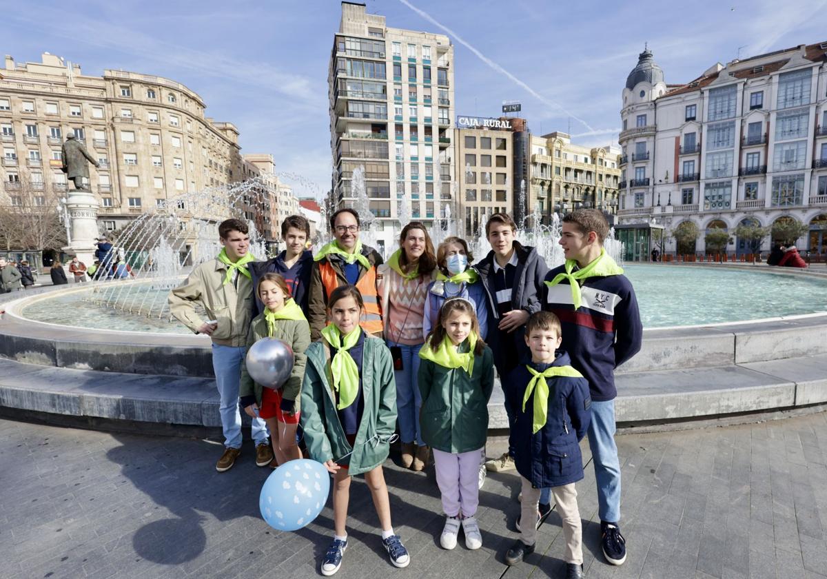 La familia Cebrián Gervas con siete de sus hijos, un sobrino y la abuela, este sábado en la Fiesta de la Familia de la Diócesis.