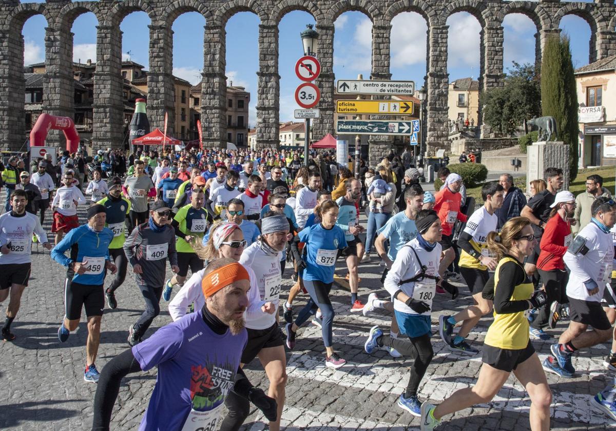 Salida de unas de las últimas ediciones de la carrera Monumental de Segovia.