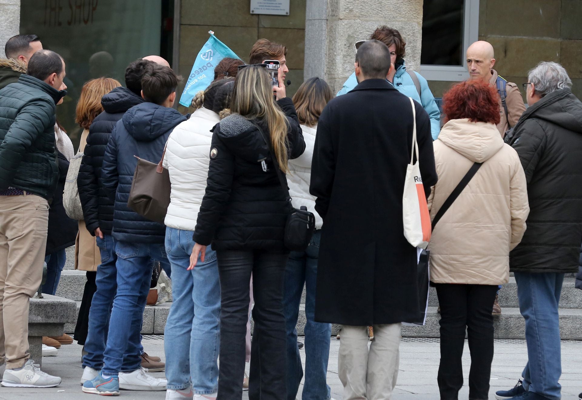 El buen tiempo llena de turistas las calles de Segovia