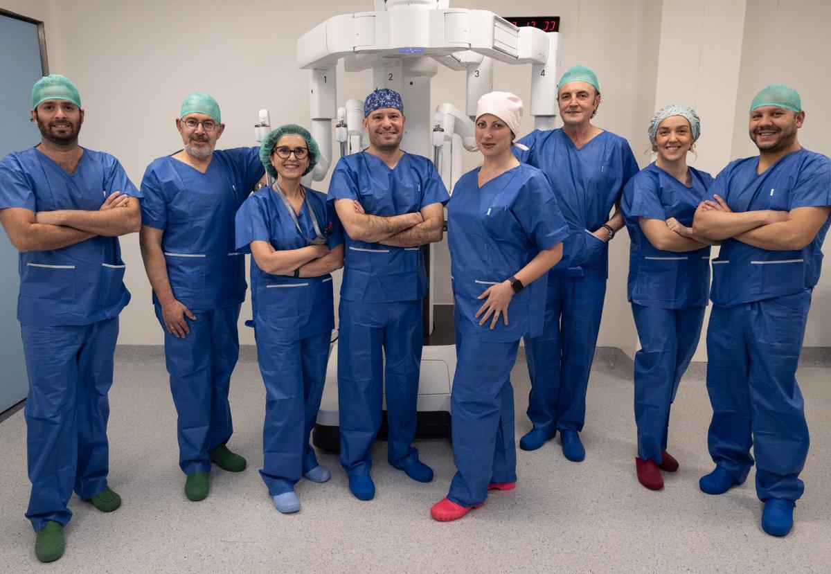 Doctores que operaron desde Francia, por telecirugía, a pacientes en China comparten la experiencia en Valladolid