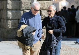 Al sol puede prescindirse del plumas.